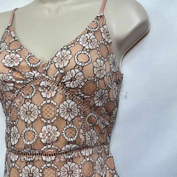 NSR floral Lace Midi Dress with Corset back and side slit size small NWT - Picture 6 of 16